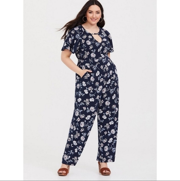 Torrid Plus Size Navy Blue White Floral Challis Wide Leg Jumpsuit Womens Size 0X - Picture 1 of 9